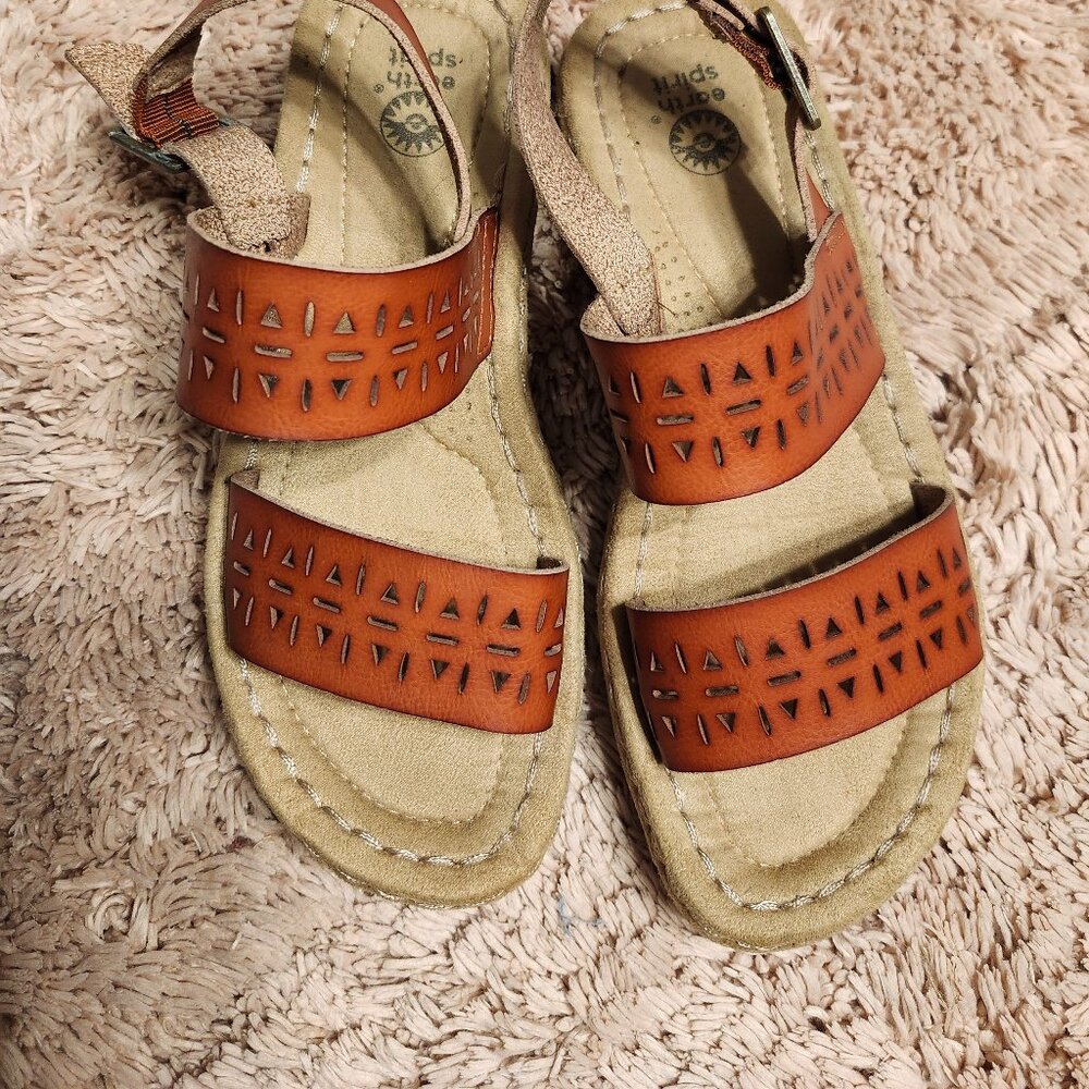 Earth Spirit Women’s Meghan Strappy Perforated Cut Comfort Sandals